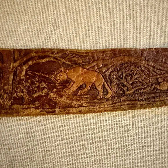 Be-Low the Belt vintage western style tooled leather and turquise buckle. - Picture 10 of 16